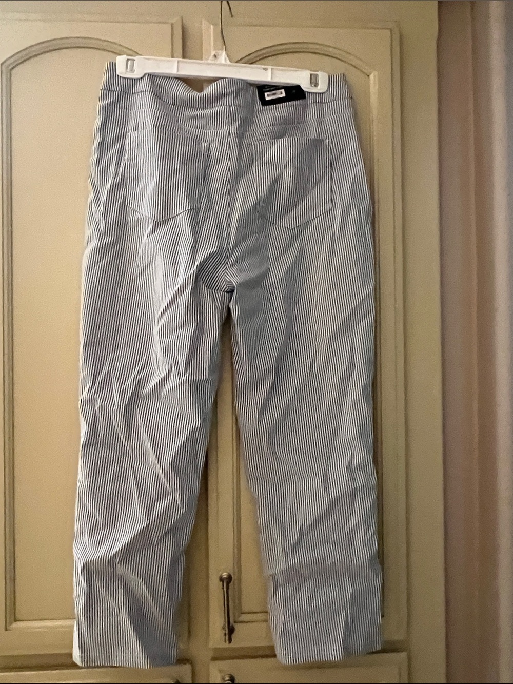 Mario Serrani Navy & White Pinstripe Cropped Pants - Picture 4 of 4